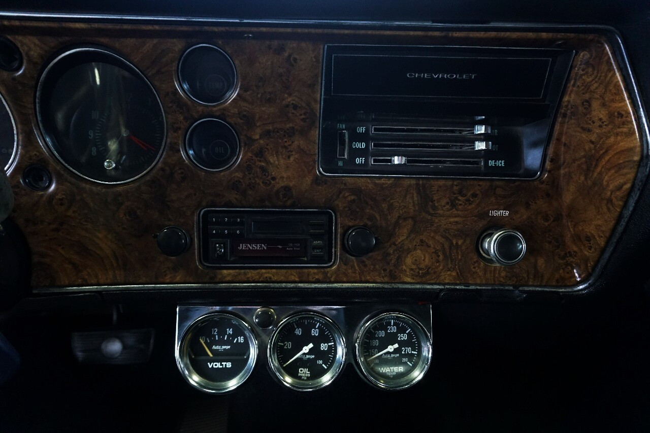 Chevrolet-Monte-Carlo-1970-Classic-Car-28