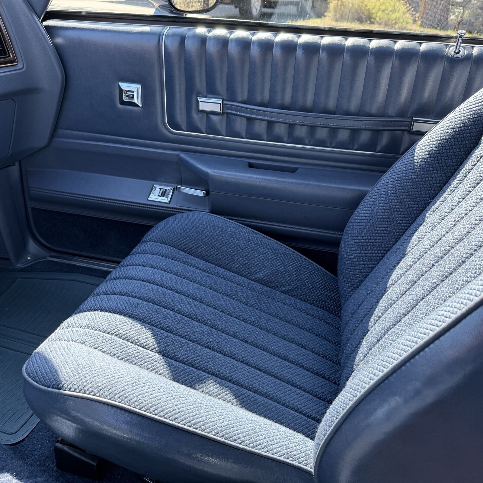 Chevrolet-Monte-Carlo-1984-Coupe-21