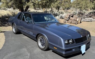 Chevrolet-Monte-Carlo-1984-Coupe