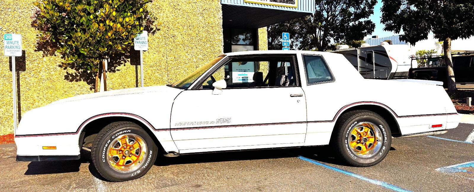 Chevrolet-Monte-Carlo-1985-1