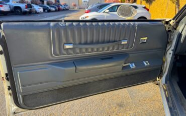 Chevrolet-Monte-Carlo-1985-12