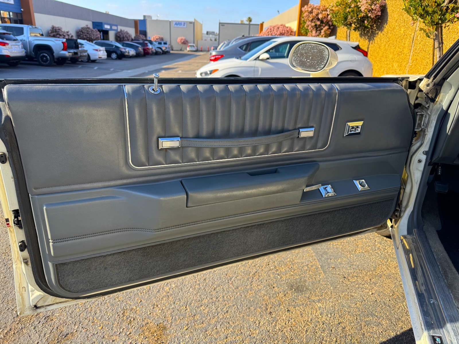 Chevrolet-Monte-Carlo-1985-12