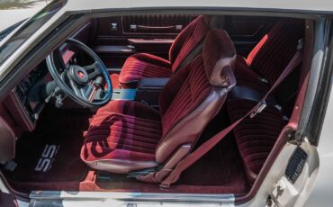 Chevrolet-Monte-Carlo-1985-2-Door-11