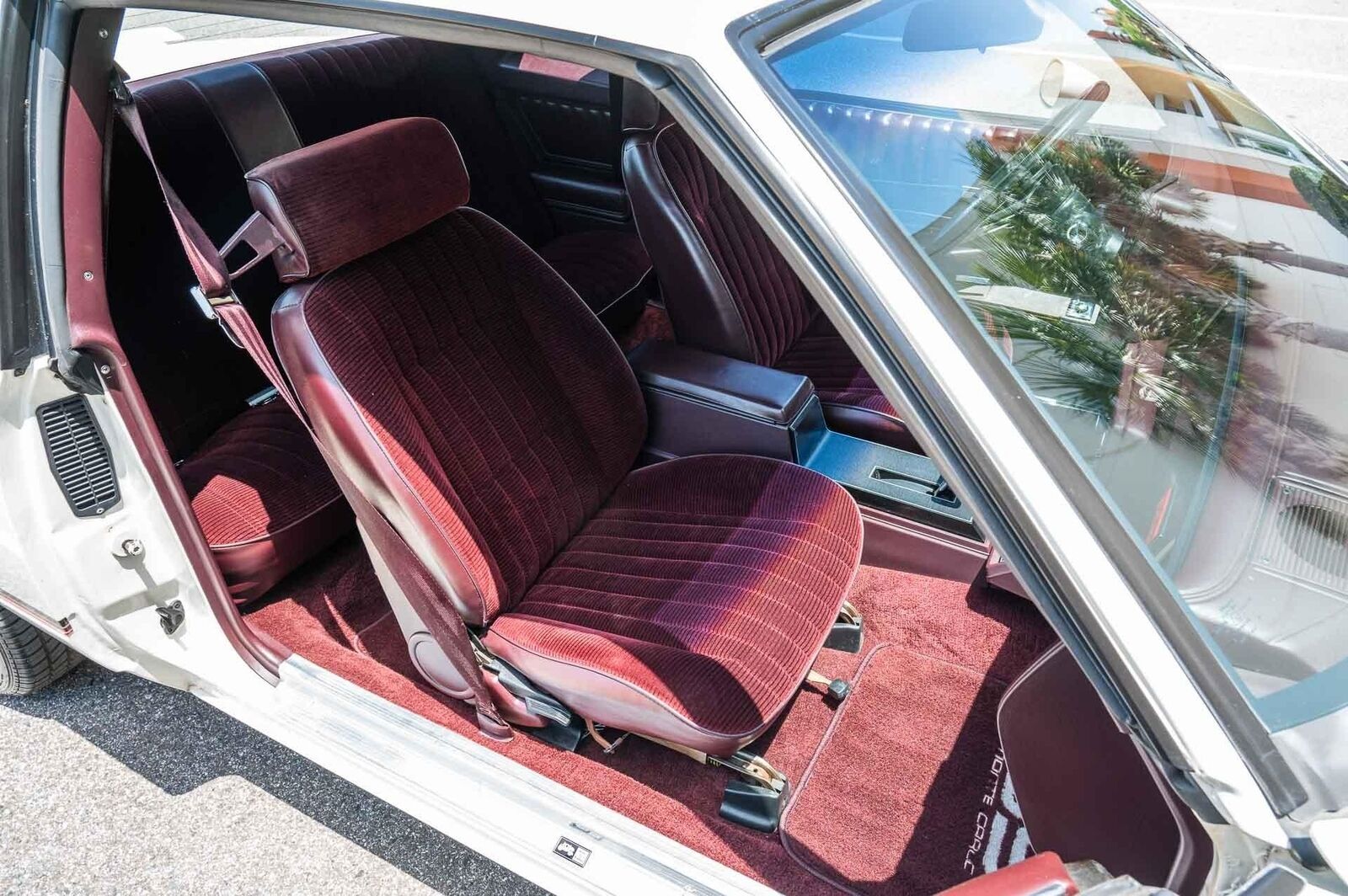 Chevrolet-Monte-Carlo-1985-2-Door-14
