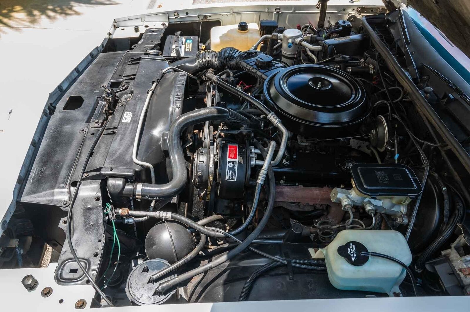 Chevrolet-Monte-Carlo-1985-2-Door-17