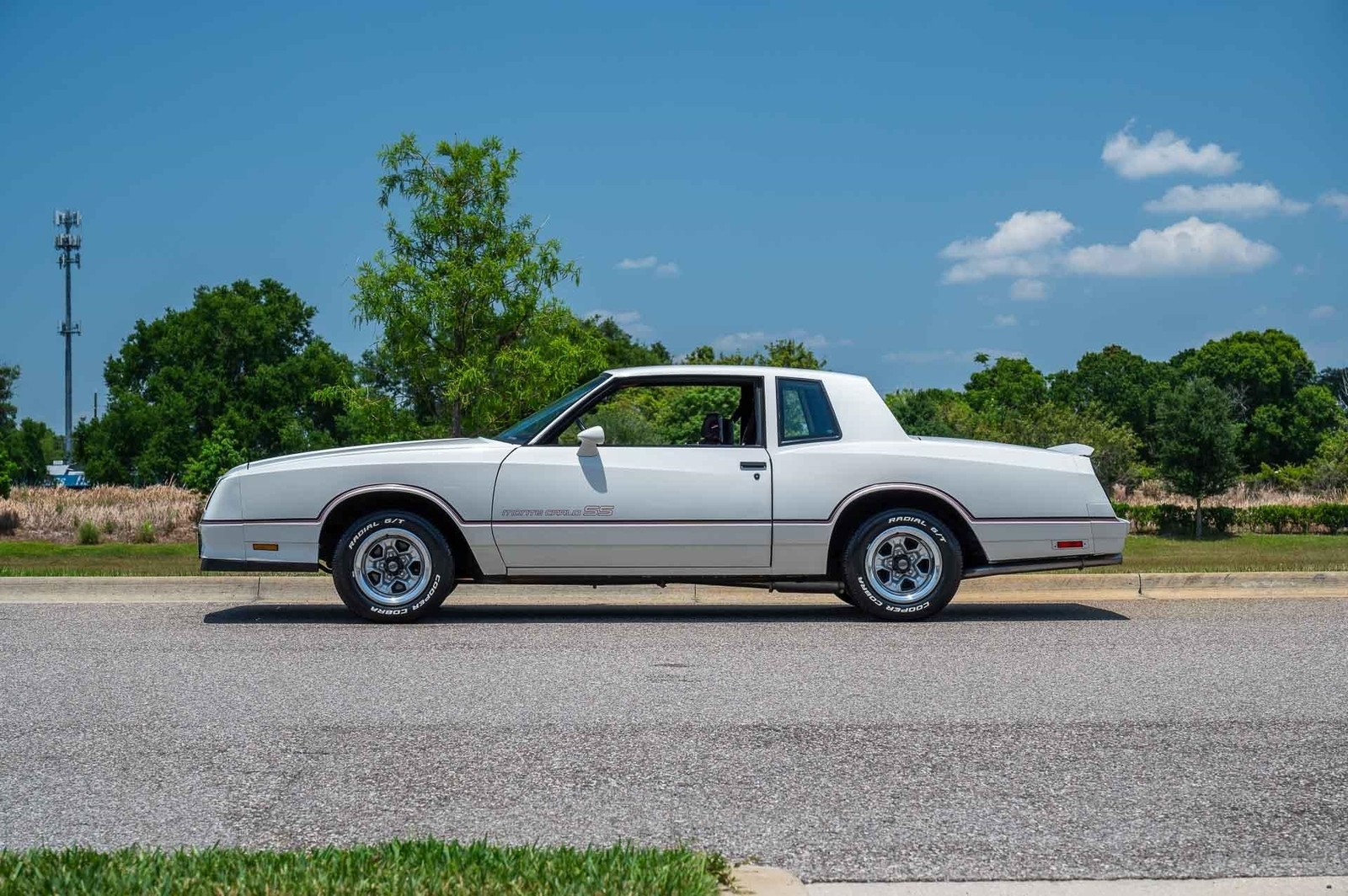 Chevrolet-Monte-Carlo-1985-2-Door-21