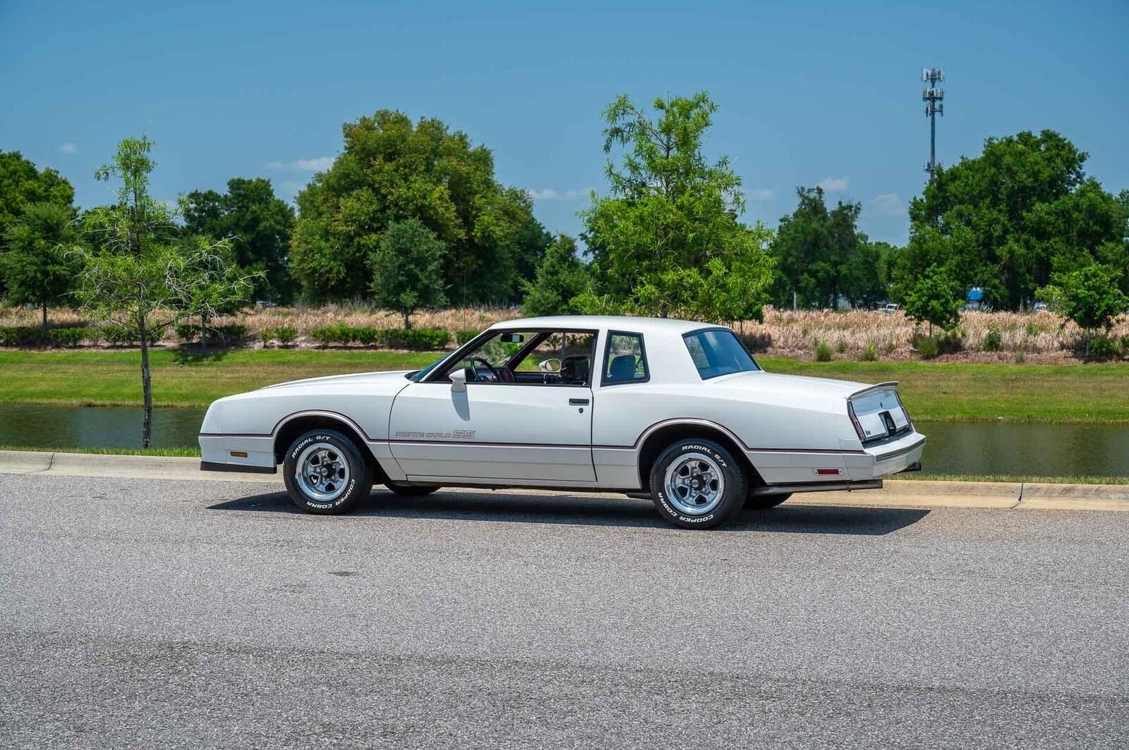 Chevrolet-Monte-Carlo-1985-2-Door-22