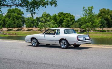 Chevrolet-Monte-Carlo-1985-2-Door-23