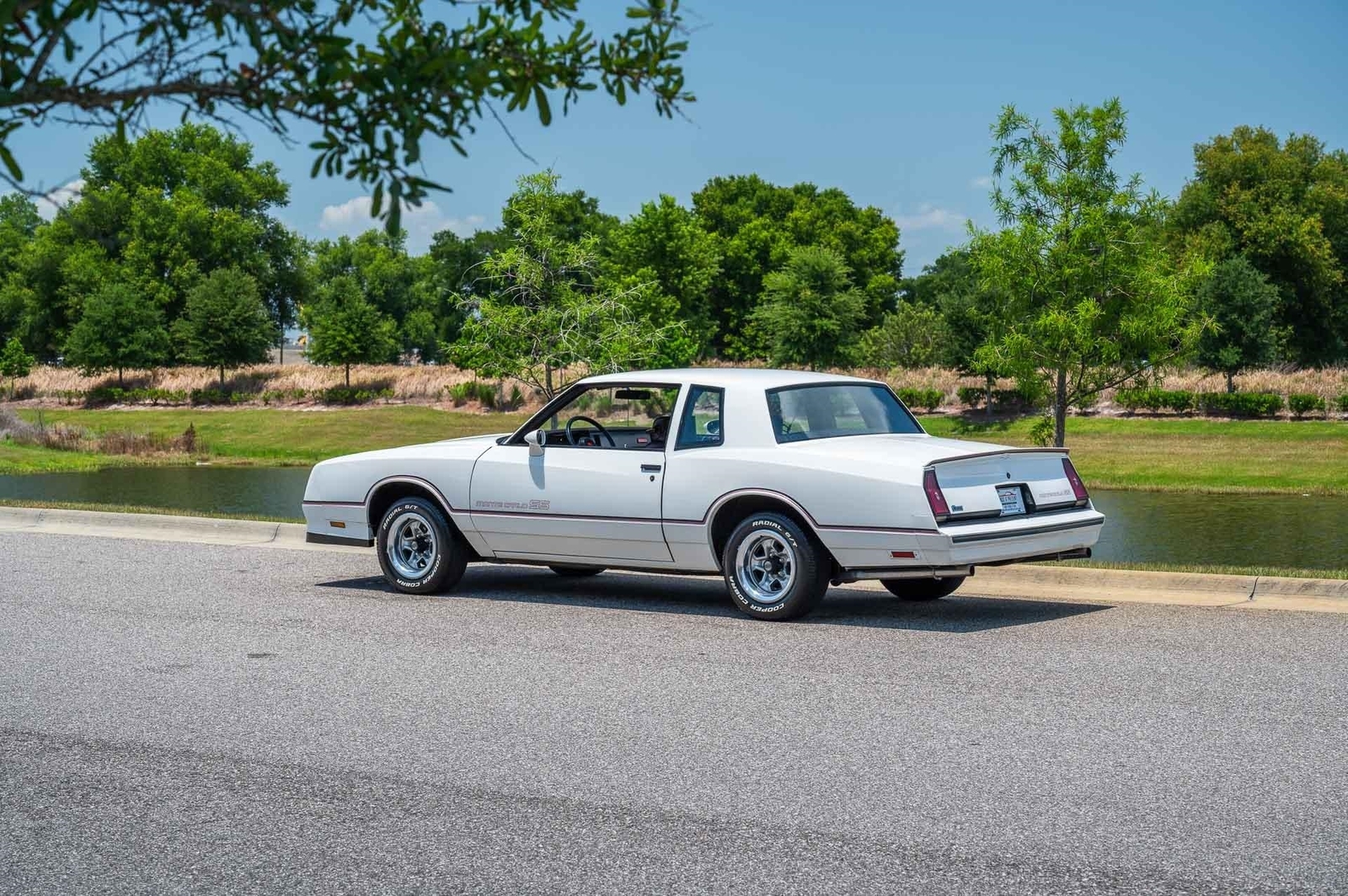 Chevrolet-Monte-Carlo-1985-2-Door-23