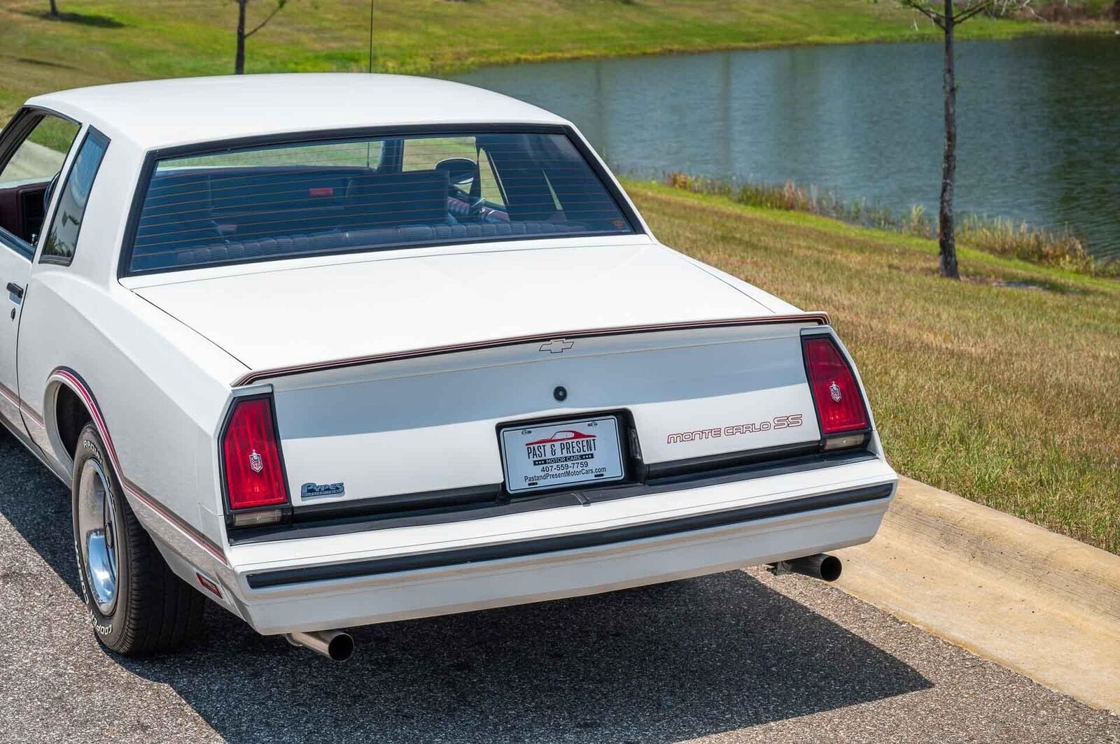 Chevrolet-Monte-Carlo-1985-2-Door-24