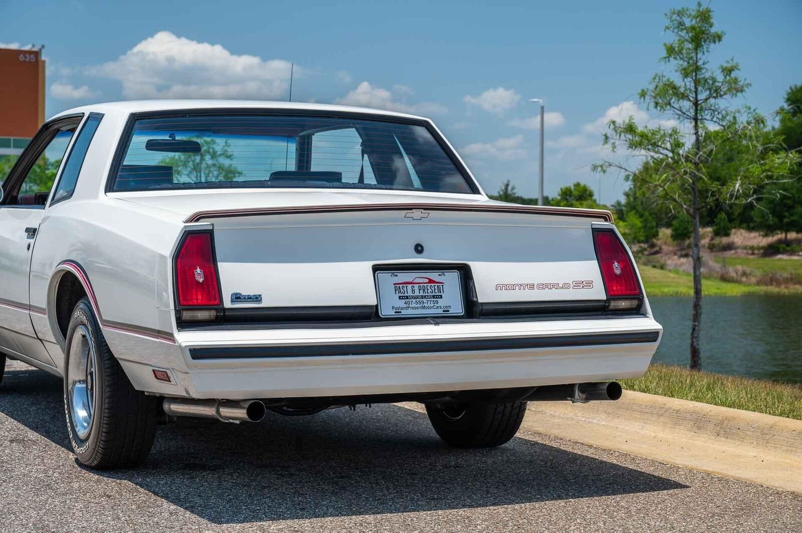 Chevrolet-Monte-Carlo-1985-2-Door-25