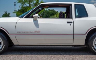 Chevrolet-Monte-Carlo-1985-2-Door-27