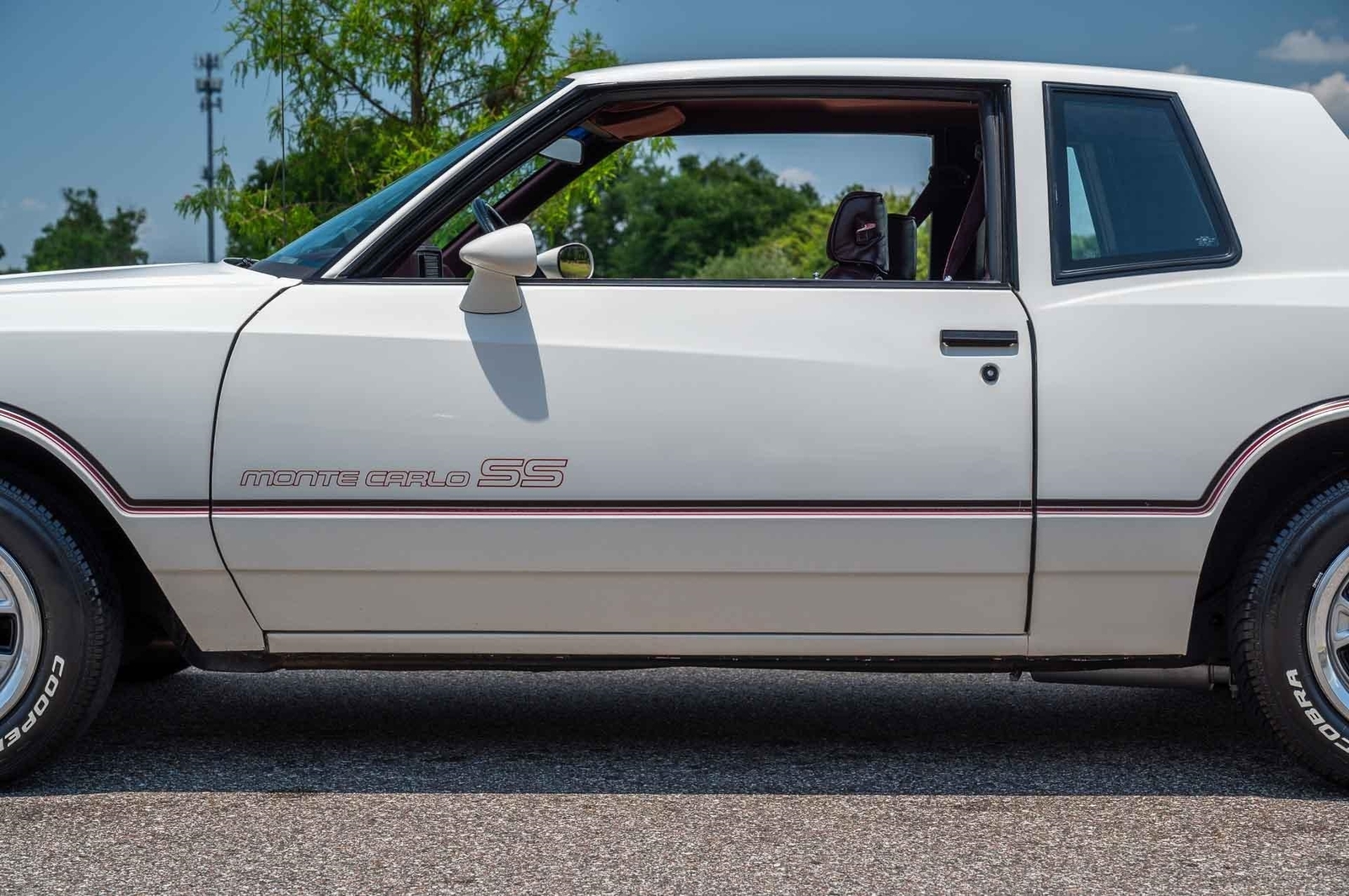 Chevrolet-Monte-Carlo-1985-2-Door-27