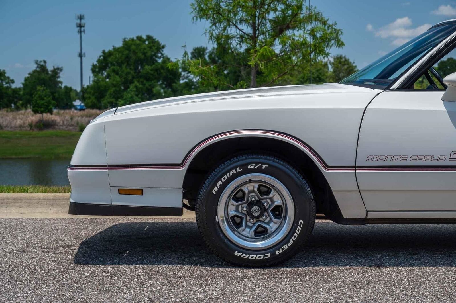 Chevrolet-Monte-Carlo-1985-2-Door-28