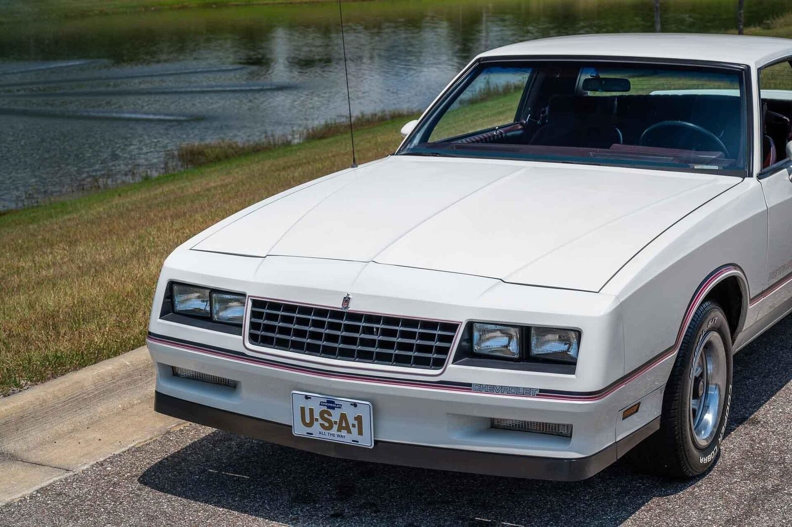 Chevrolet-Monte-Carlo-1985-2-Door-29
