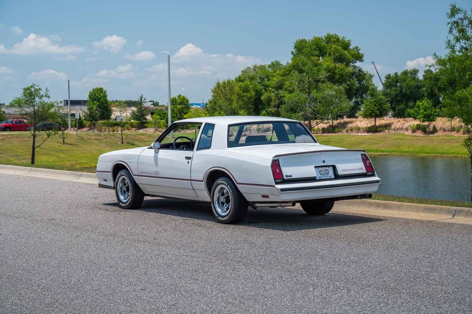 Chevrolet-Monte-Carlo-1985-2-Door-3