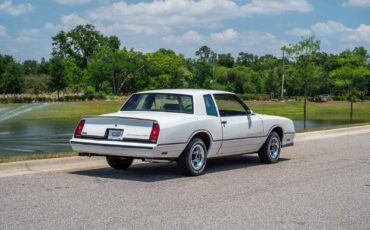 Chevrolet-Monte-Carlo-1985-2-Door-37