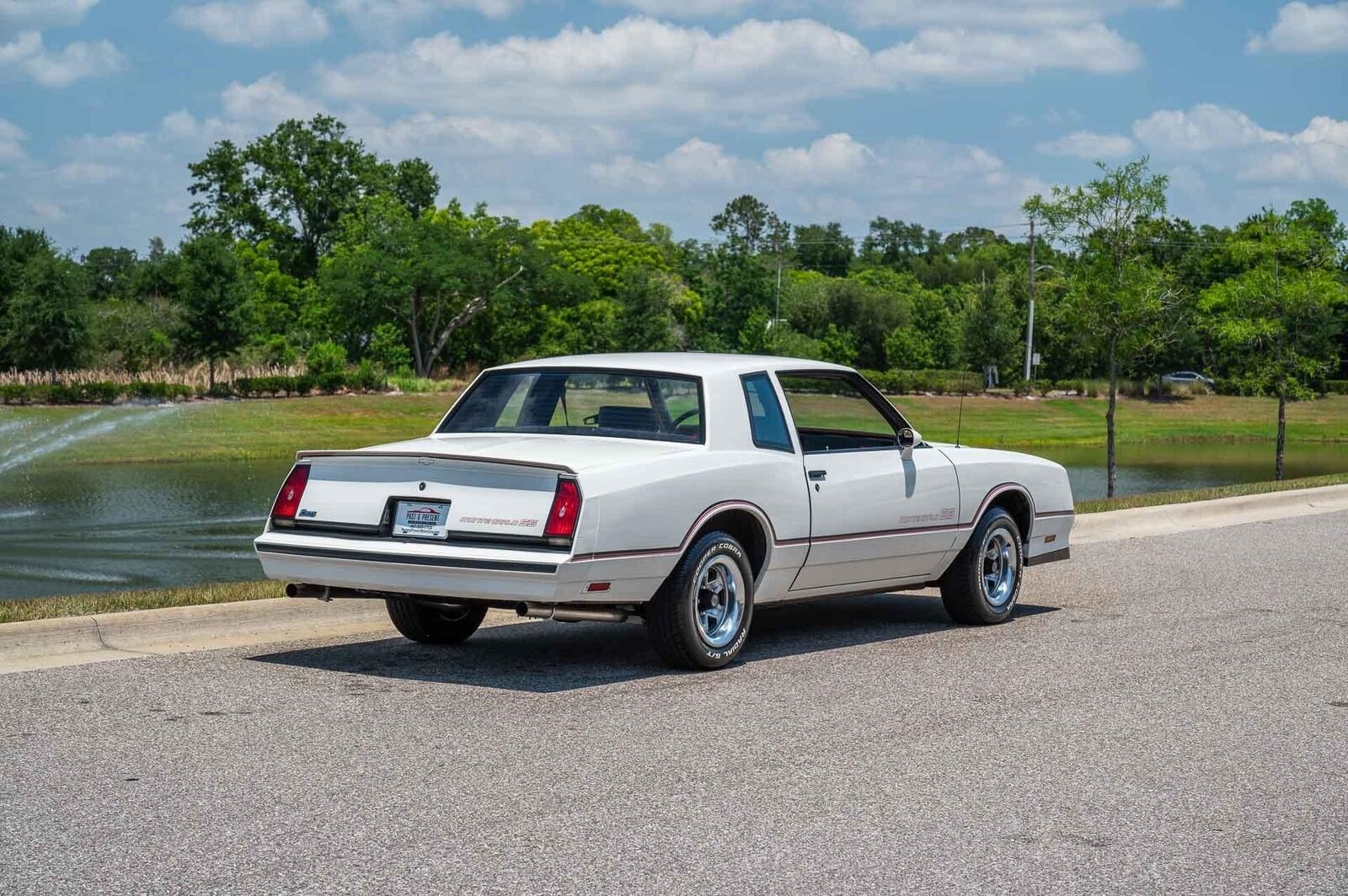 Chevrolet-Monte-Carlo-1985-2-Door-37
