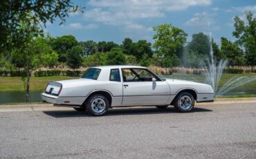 Chevrolet-Monte-Carlo-1985-2-Door-38