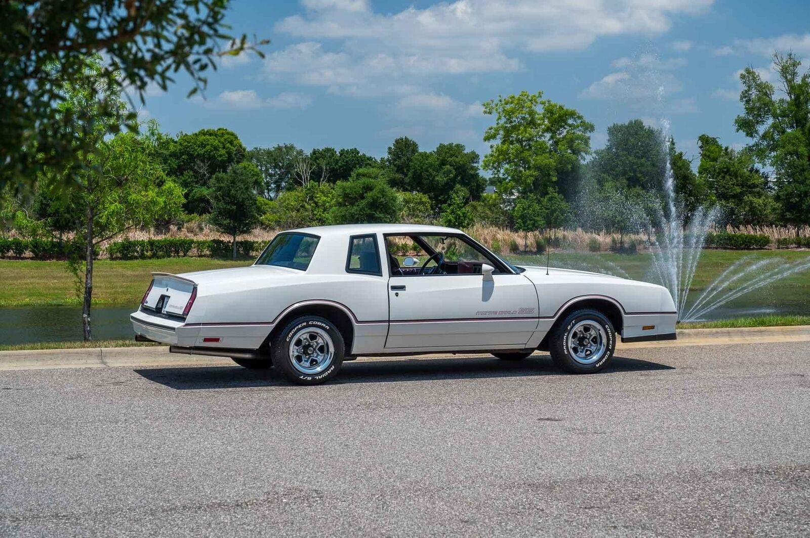 Chevrolet-Monte-Carlo-1985-2-Door-38