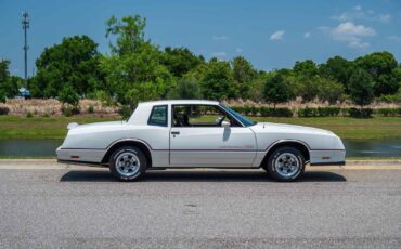 Chevrolet-Monte-Carlo-1985-2-Door-39