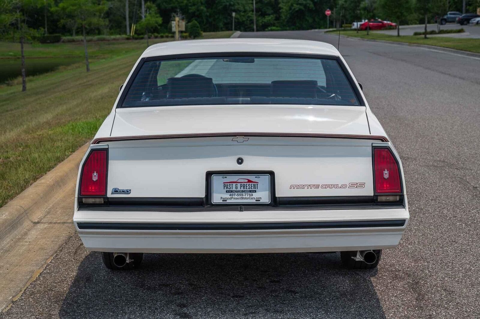 Chevrolet-Monte-Carlo-1985-2-Door-4