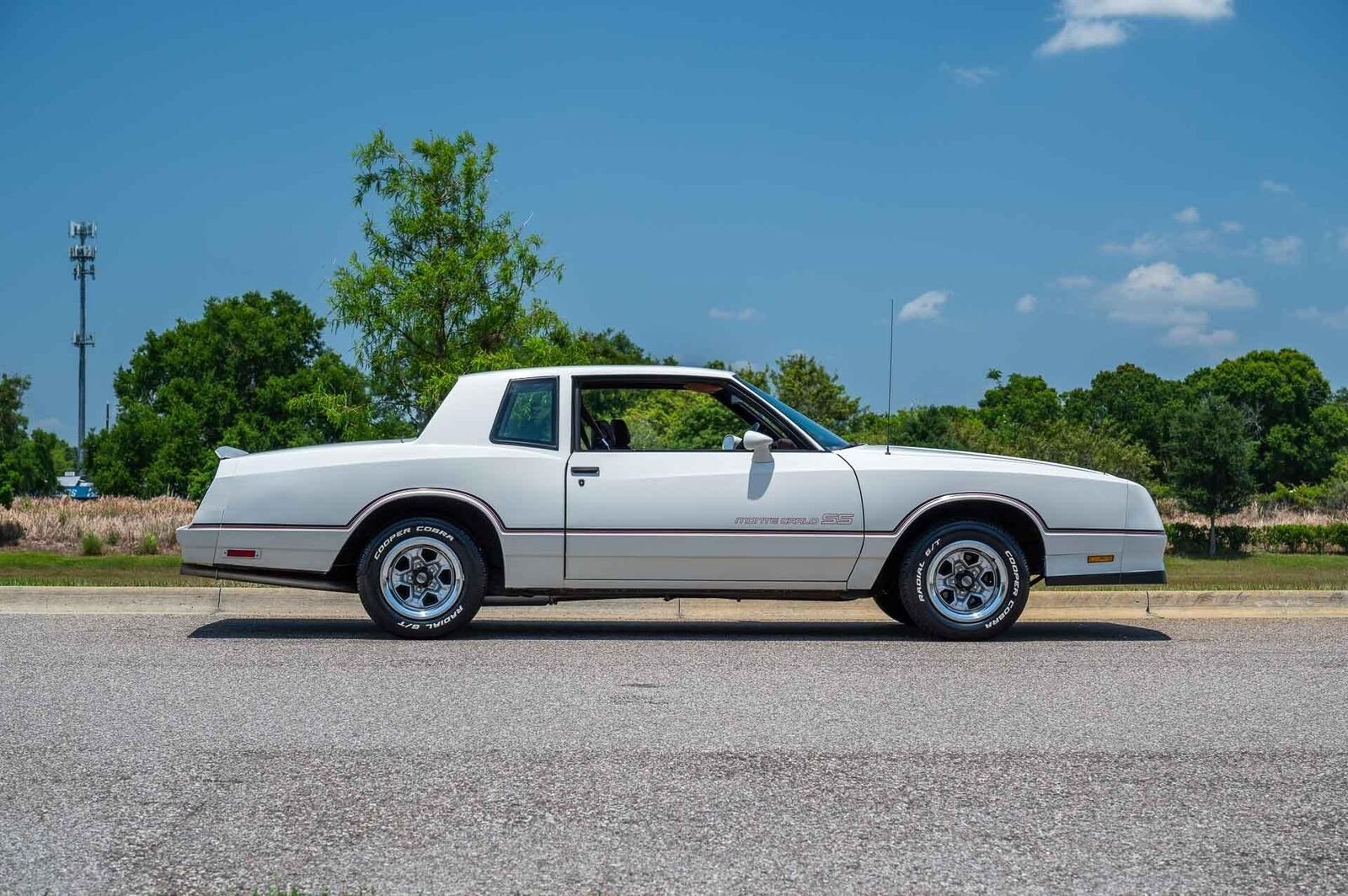 Chevrolet-Monte-Carlo-1985-2-Door-6