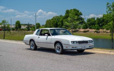 Chevrolet-Monte-Carlo-1985-2-Door-8