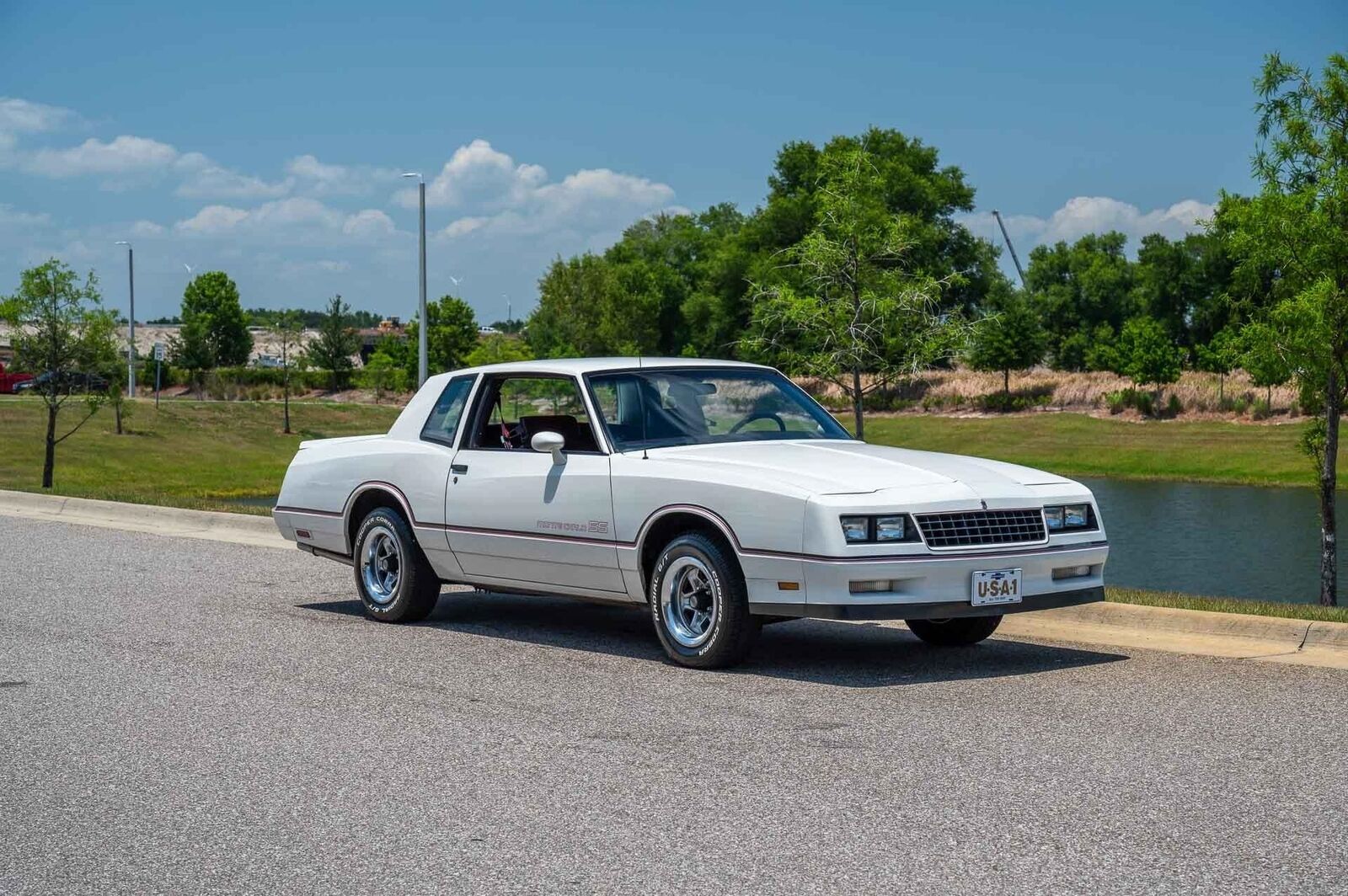 Chevrolet-Monte-Carlo-1985-2-Door-8