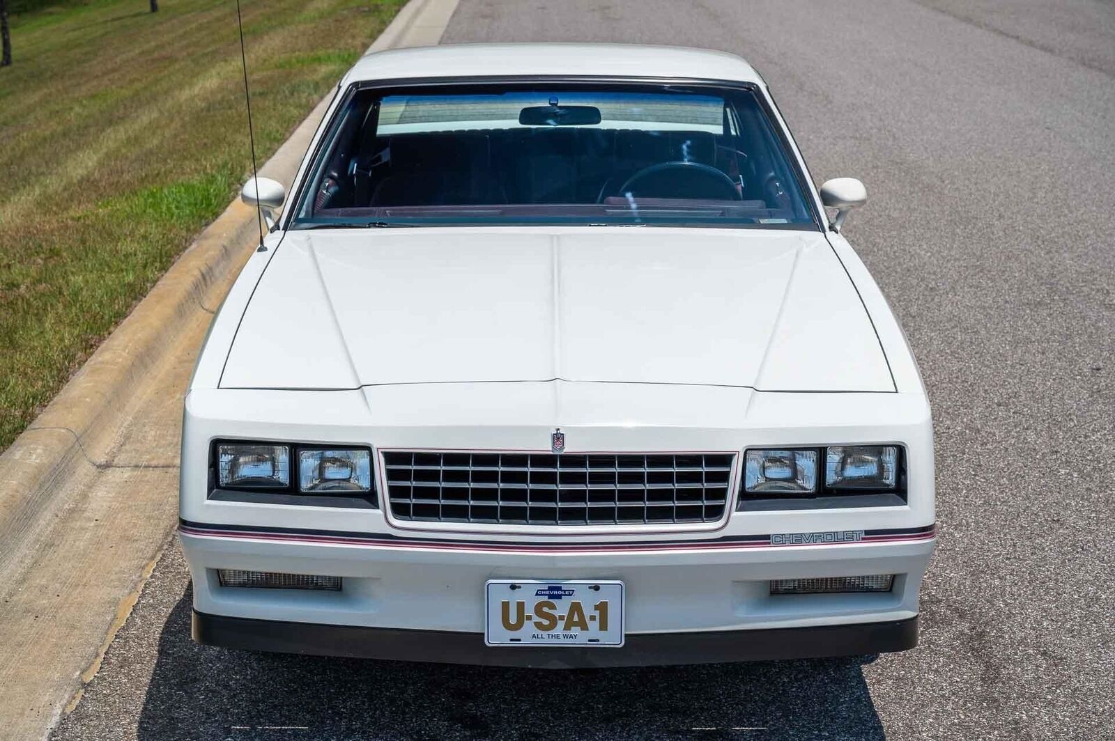 Chevrolet-Monte-Carlo-1985-2-Door-9