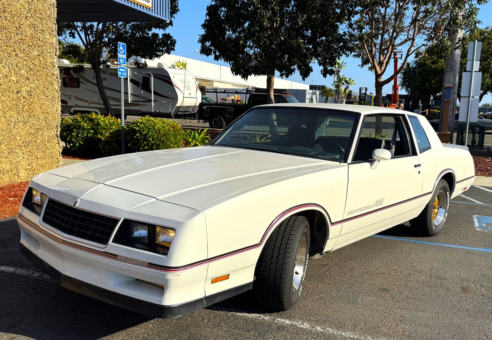 Chevrolet-Monte-Carlo-1985-4