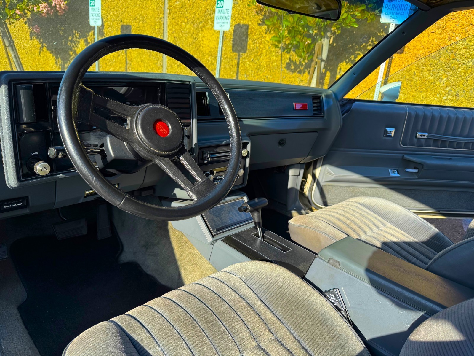 Chevrolet-Monte-Carlo-1985-9