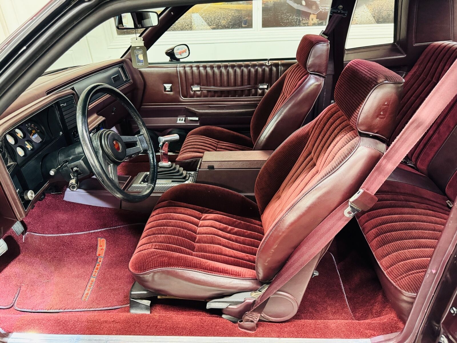 Chevrolet-Monte-Carlo-1985-Coupe-32