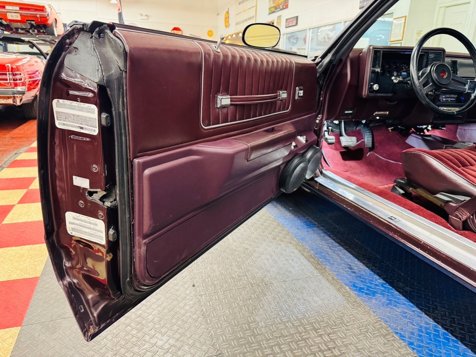 Chevrolet-Monte-Carlo-1985-Coupe-37