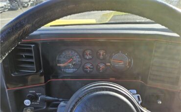 Chevrolet-Monte-Carlo-1987-10