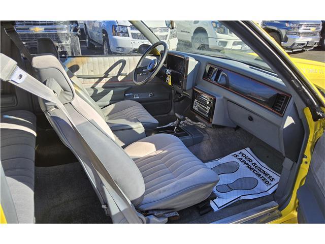 Chevrolet-Monte-Carlo-1987-12
