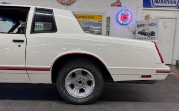 Chevrolet-Monte-Carlo-1988-Coupe-19