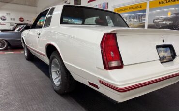 Chevrolet-Monte-Carlo-1988-Coupe-21