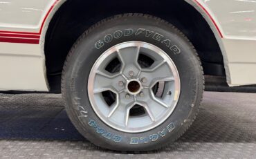 Chevrolet-Monte-Carlo-1988-Coupe-24