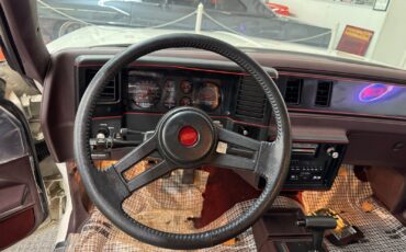 Chevrolet-Monte-Carlo-1988-Coupe-34