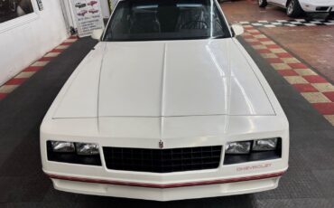 Chevrolet-Monte-Carlo-1988-Coupe-4