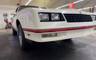 Chevrolet-Monte-Carlo-1988-Coupe-7