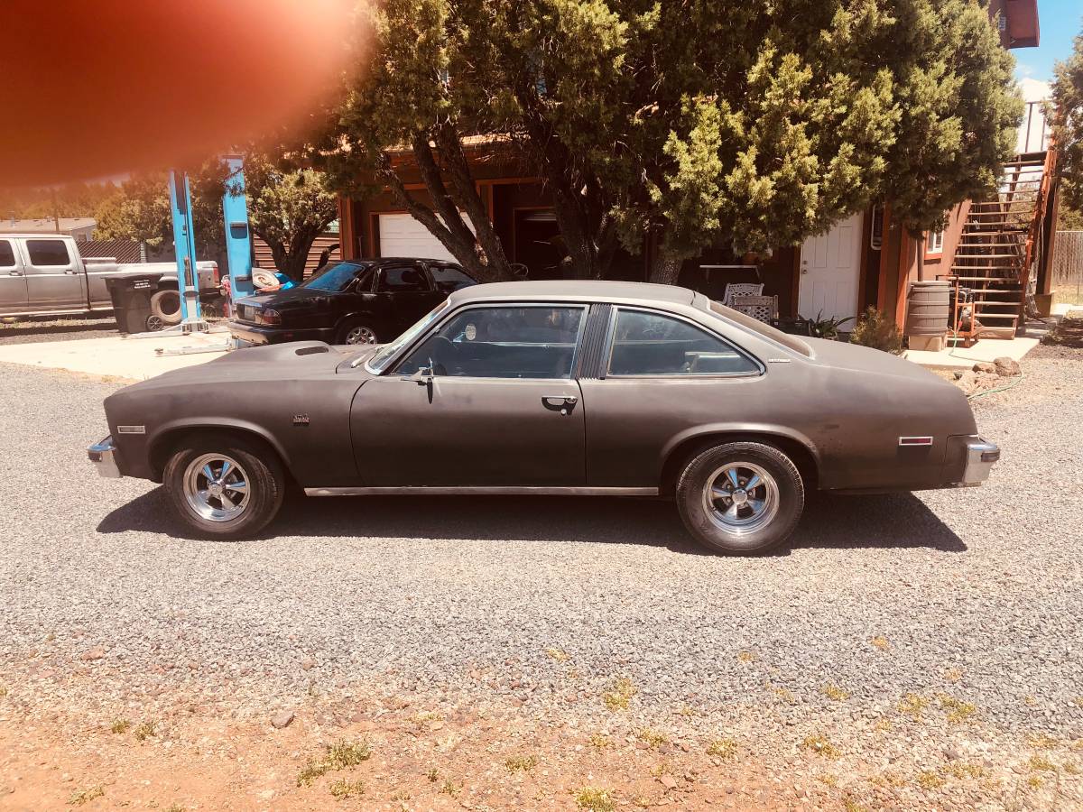 Chevrolet-Nova-hatchback-1975-black-1
