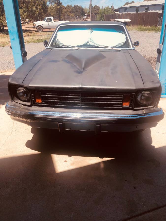 Chevrolet-Nova-hatchback-1975-black-2