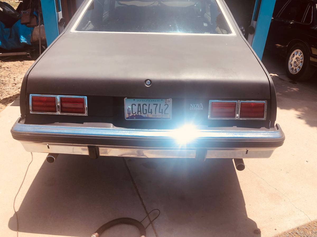 Chevrolet-Nova-hatchback-1975-black-3