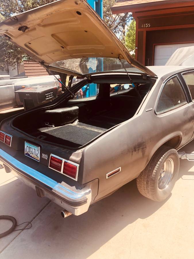 Chevrolet-Nova-hatchback-1975-black-4