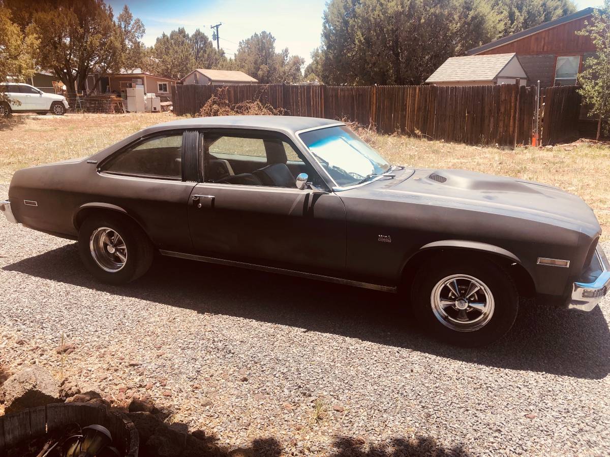 Chevrolet-Nova-hatchback-1975-black