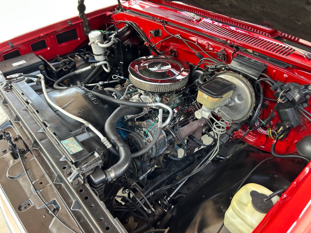Chevrolet-Other-Pickups-1984-Pickup-Truck-33