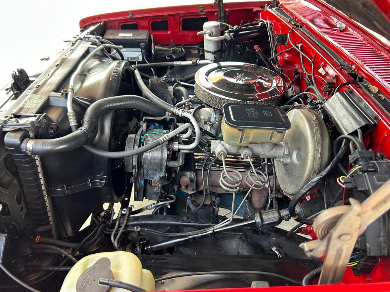 Chevrolet-Other-Pickups-1984-Pickup-Truck-34