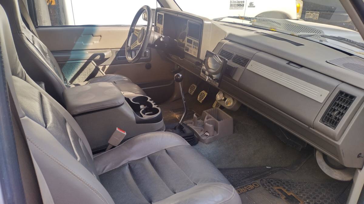 Chevrolet-Pick-up-1992-white-6
